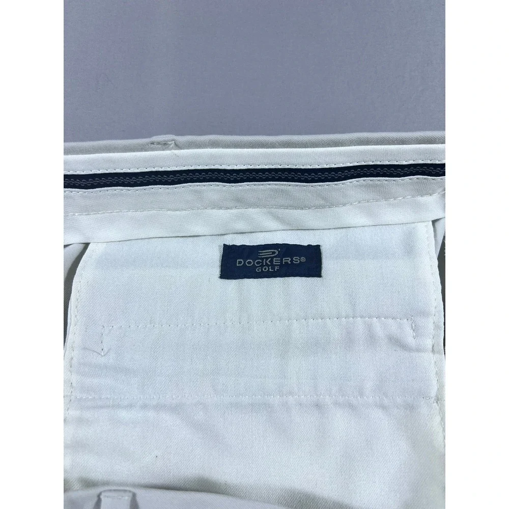 Dockers Golf Men's 42x32 White Pleated Relaxed Fit Microfiber Trousers Pants
